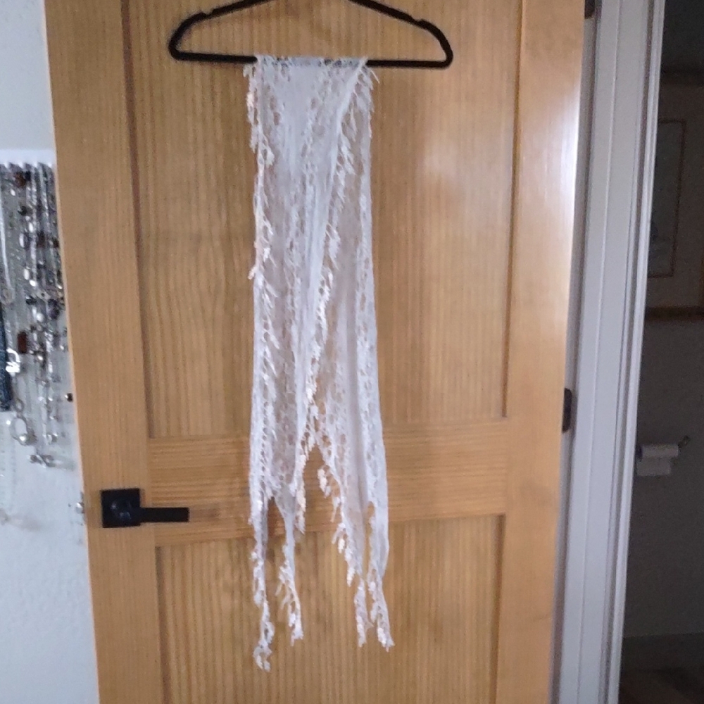 Women's One Size Light Gray Lace Fringe Scarf